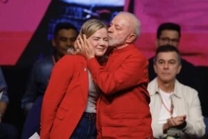 Lula vai procurar centrão e condiciona indicações para ministérios a votos no Congresso
